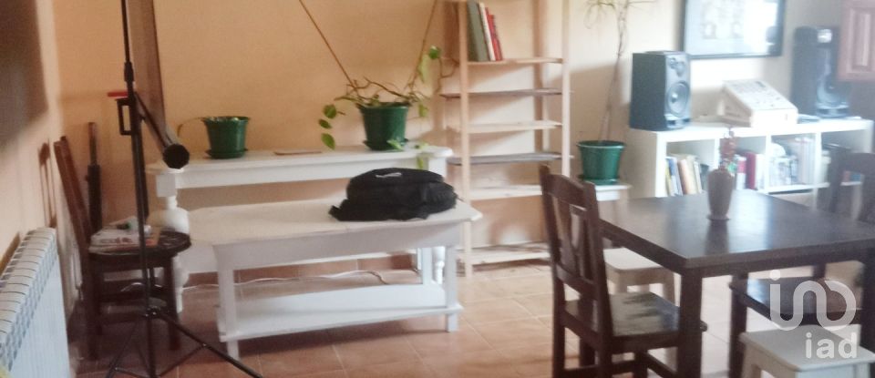 Casa 6 habitacions de 188 m² a Alija del Infantado (24761)