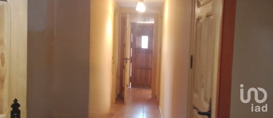 Casa 6 habitacions de 188 m² a Alija del Infantado (24761)