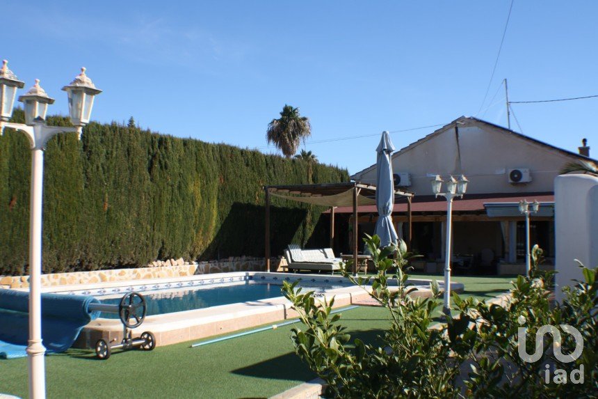 Casa 4 habitaciones de 257 m² en Formentera del Segura (03179)