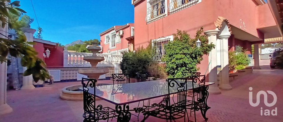 Maison 7 chambres de 466 m² à Colonia Escandinavia / Escandinavia (03580)