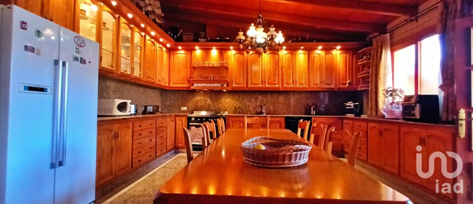 Maison 7 chambres de 466 m² à Colonia Escandinavia / Escandinavia (03580)