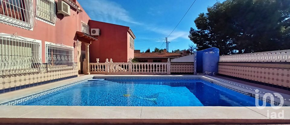 Maison 7 chambres de 466 m² à Colonia Escandinavia / Escandinavia (03580)