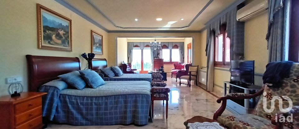 Maison 7 chambres de 466 m² à Colonia Escandinavia / Escandinavia (03580)