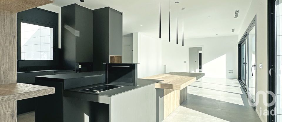 House 5 bedrooms of 384 m² in Sant Esteve Sesrovires (08635)