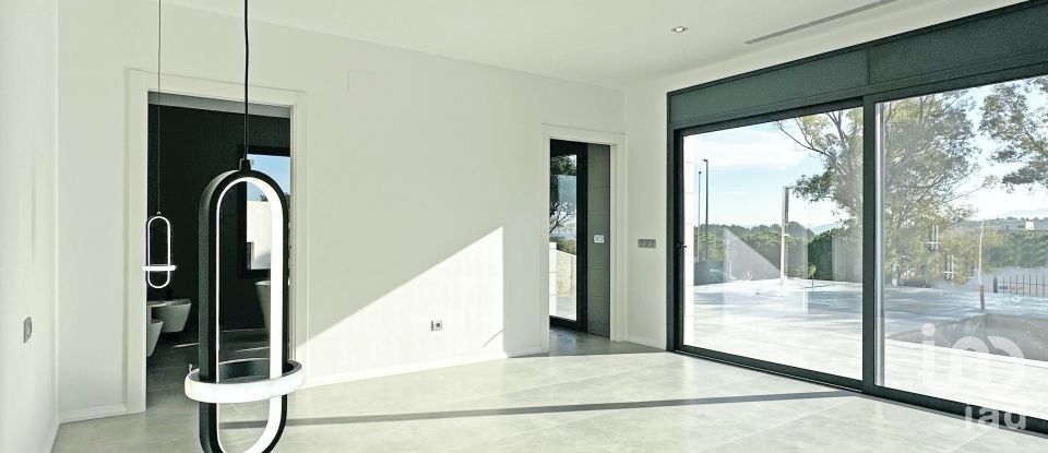 House 5 bedrooms of 384 m² in Sant Esteve Sesrovires (08635)