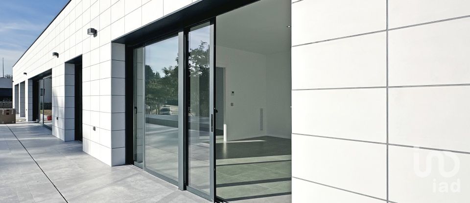 House 5 bedrooms of 384 m² in Sant Esteve Sesrovires (08635)