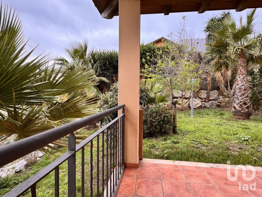 Casa 4 habitacions de 200 m² a Segur de Calafell (43882)