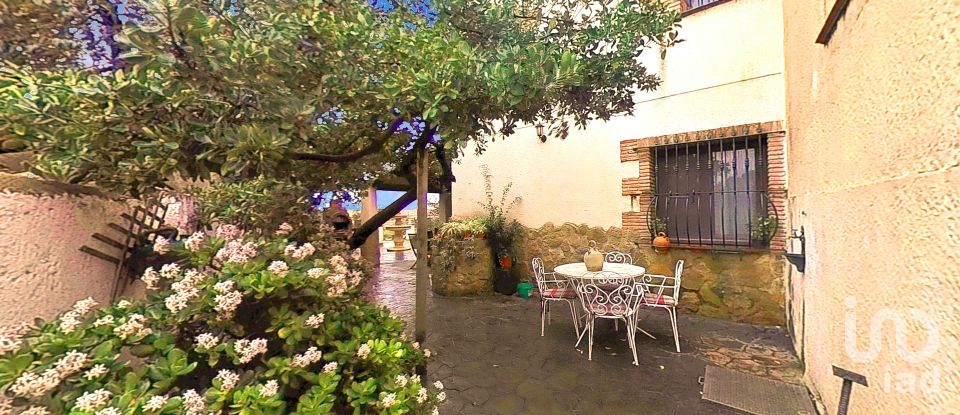 House 5 bedrooms of 1,950 m² in Les Planes de Picamoixons (43491)