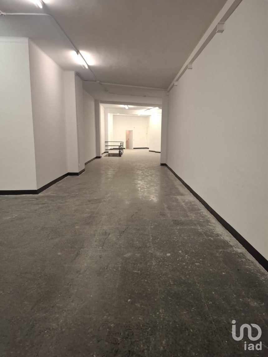 Botiga / Local comercial de 301 m² a Barcelona (08015)