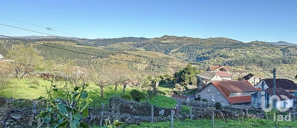 Terreno urbano de 1.296 m² en Xustans (36827)