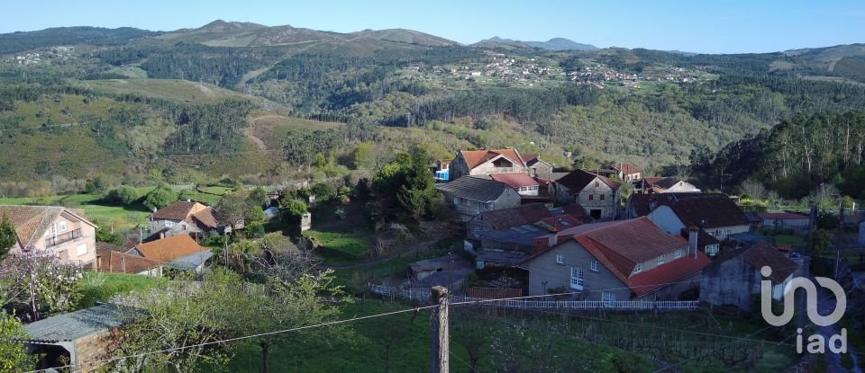 Terreno urbano de 1.296 m² en Xustans (36827)