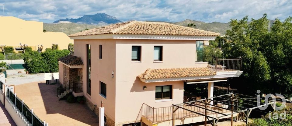 Cottage 4 bedrooms of 450 m² in La Almadraba (03560)