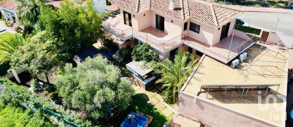 Cottage 4 bedrooms of 450 m² in La Almadraba (03560)