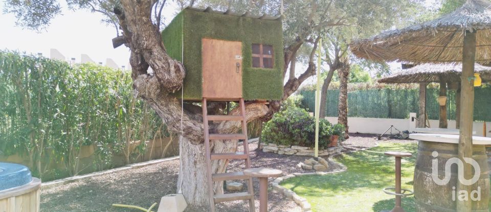 Cottage 4 bedrooms of 450 m² in La Almadraba (03560)