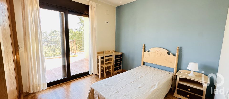 Cottage 4 bedrooms of 450 m² in La Almadraba (03560)