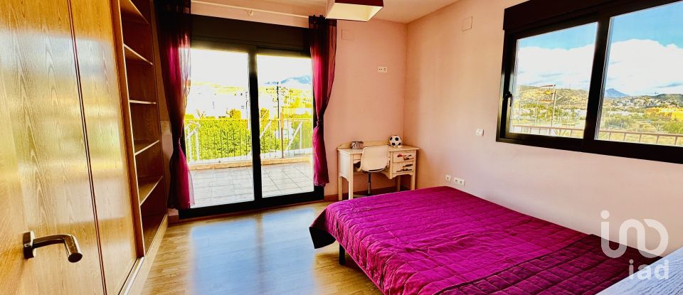 Cottage 4 bedrooms of 450 m² in La Almadraba (03560)