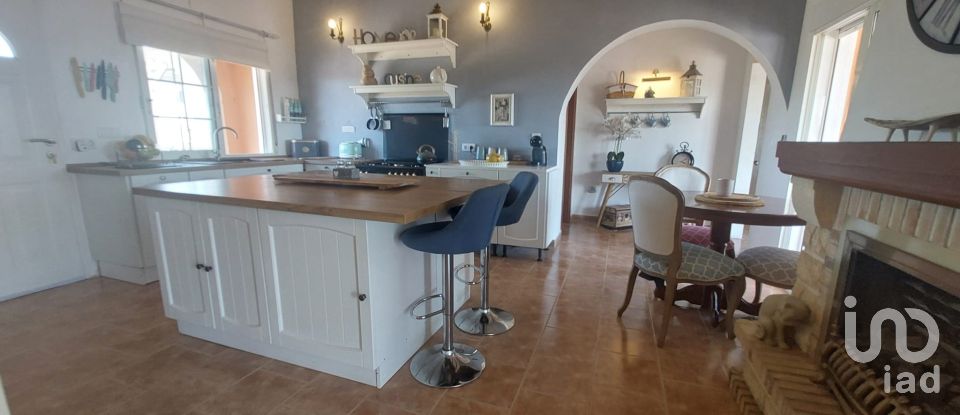 Casa de muntanya 3 habitacions de 141 m² a Dolores (03150)