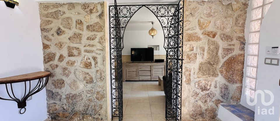 House 2 bedrooms of 160 m² in Coveta Fuma (03560)