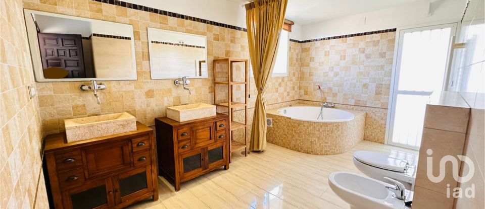 House 2 bedrooms of 160 m² in Coveta Fuma (03560)