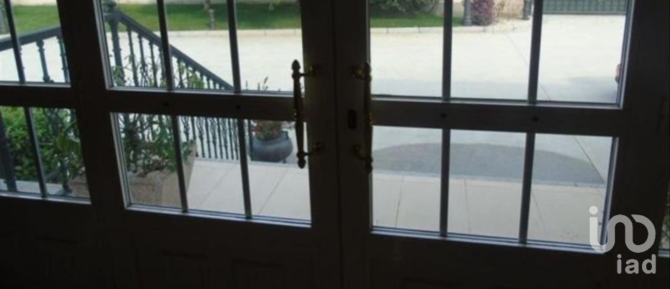 Cottage 4 bedrooms of 1,741 m² in Queo de Abaixo (15108)