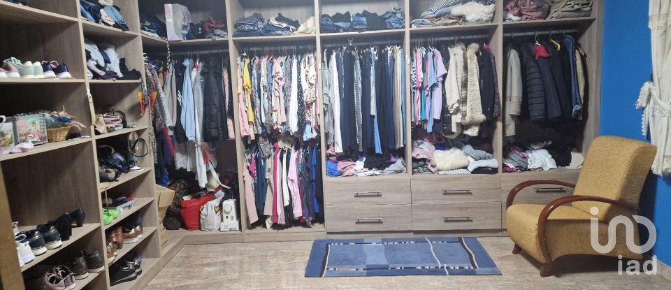 Cottage 4 bedrooms of 1,741 m² in Queo de Abaixo (15108)