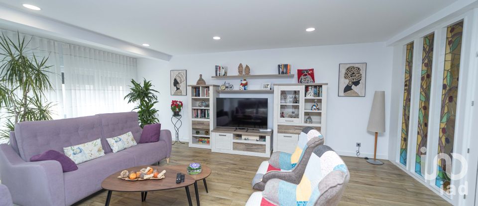 Pis 4 habitacions de 203 m² a León (24002)