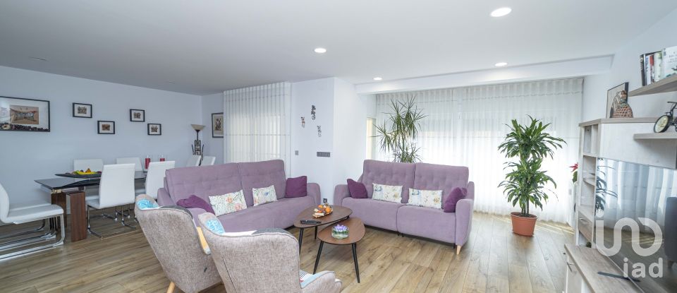 Pis 4 habitacions de 203 m² a León (24002)