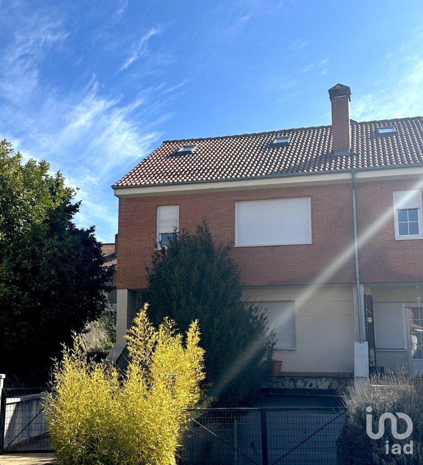 Maison 3 chambres de 210 m² à Carbajal de La Legua (24196)