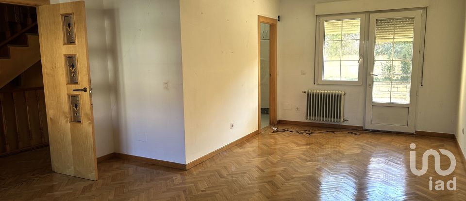 Maison 3 chambres de 210 m² à Carbajal de La Legua (24196)