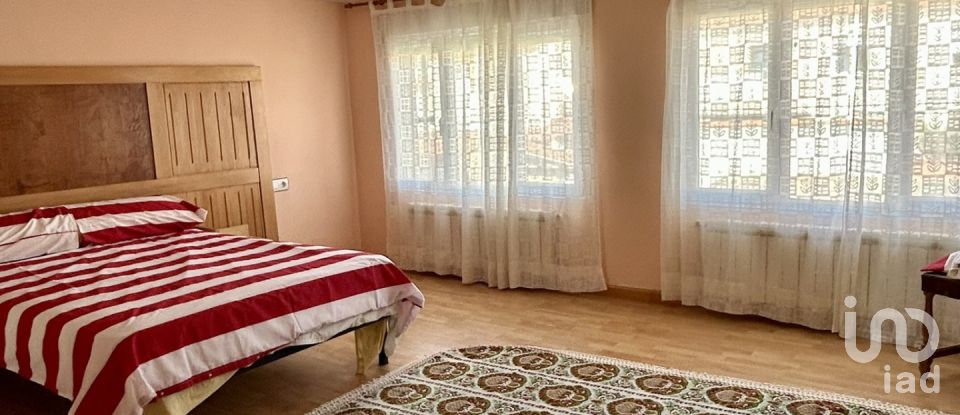 Casa 4 habitaciones de 160 m² en La Virgen del Camino (24198)