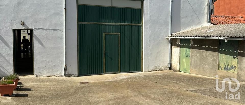 House 4 bedrooms of 376 m² in La Bañeza (24750)