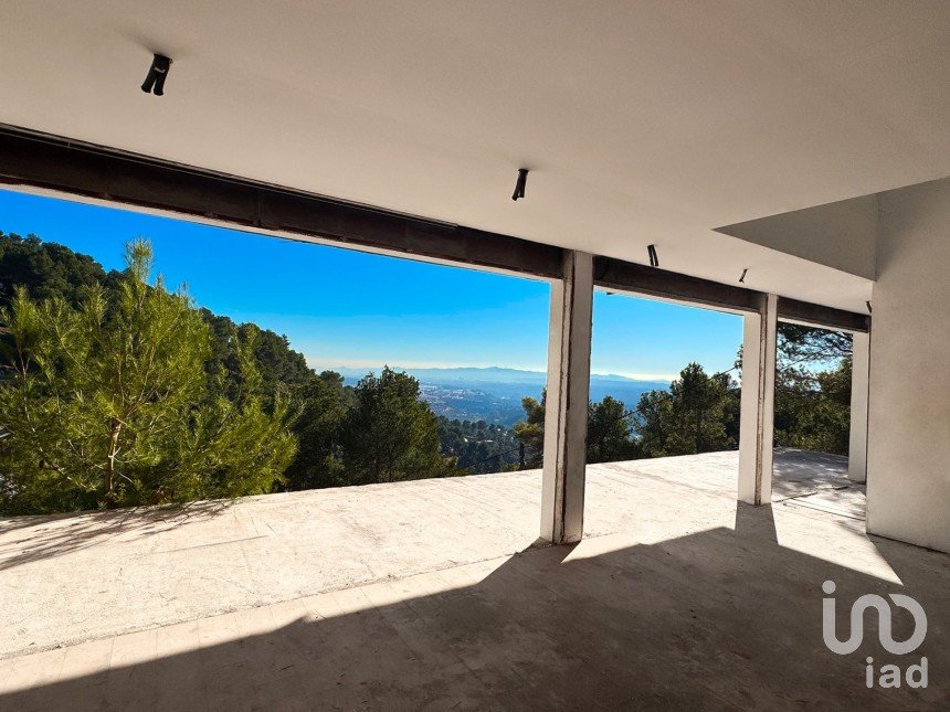 Vivienda unifamiliar  6 habitaciones de 212 m² en Castellar del Vallès (08211)