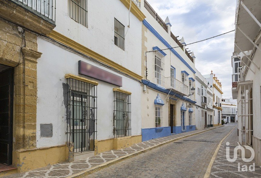 Casa señorial 10 habitaciones de 368 m² en Chiclana de la Frontera (11130)