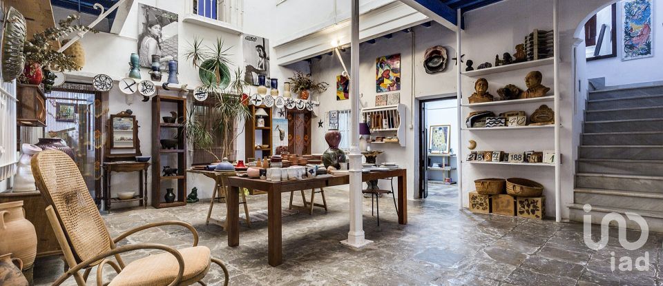 Casa señorial 10 habitaciones de 368 m² en Chiclana de la Frontera (11130)