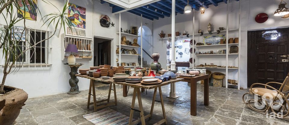 Casa señorial 10 habitaciones de 368 m² en Chiclana de la Frontera (11130)