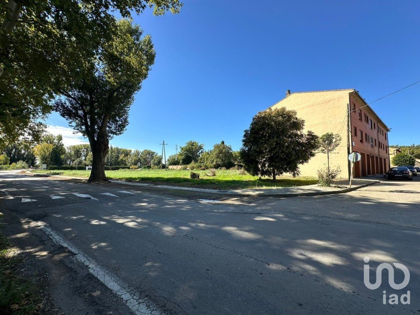 Terrain de 2 356 m² à Rivas (50619)