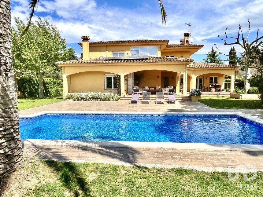 Mansion 5 bedrooms of 244 m² in Avinyonet de Puigventós (17742)