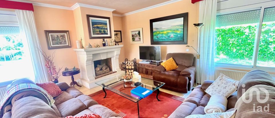 Mansion 5 bedrooms of 244 m² in Avinyonet de Puigventós (17742)