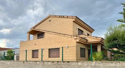 House 6 bedrooms of 306 m² in Roquetes (43520)