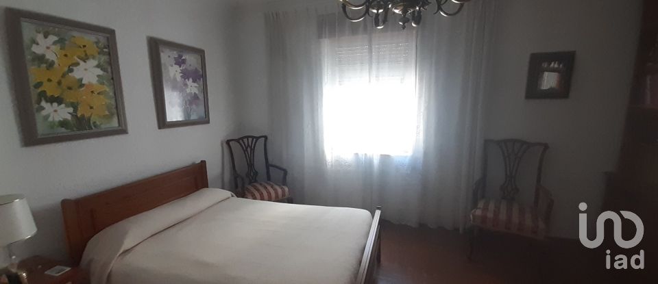 Casa 10 habitaciones de 300 m² en La Bañeza (24750)