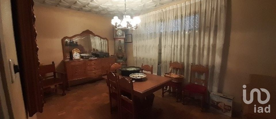 Casa 10 habitaciones de 300 m² en La Bañeza (24750)