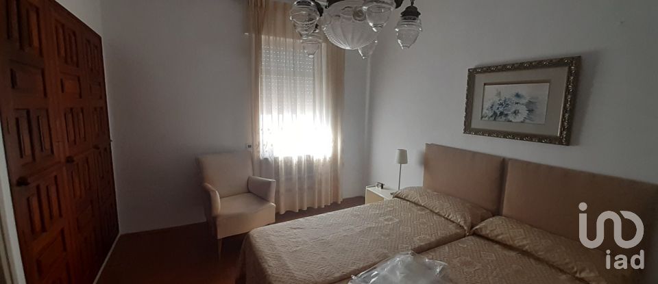 Casa 10 habitaciones de 300 m² en La Bañeza (24750)