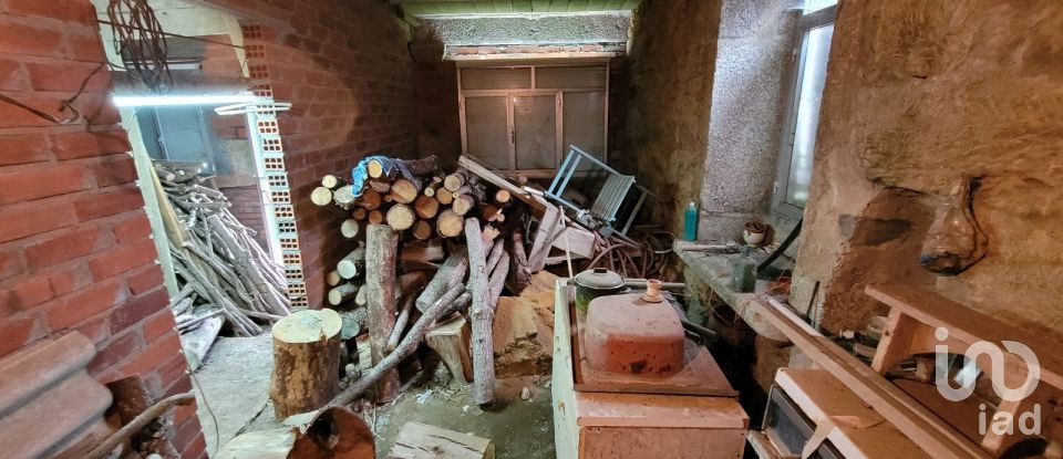 Country home 3 bedrooms of 200 m² in Val do Dubra (15873)