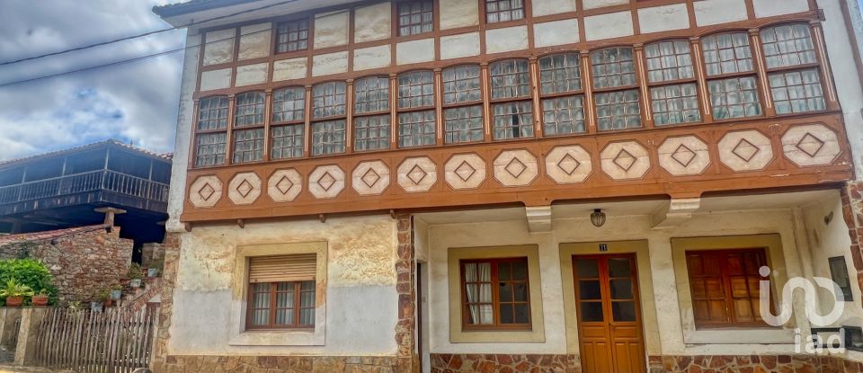 Maison de village 12 chambres de 515 m² à Moire (33456)