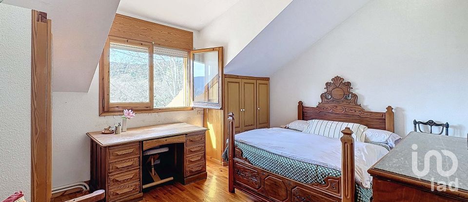 House 5 bedrooms of 4,300 m² in Salas de Pallars (25693)