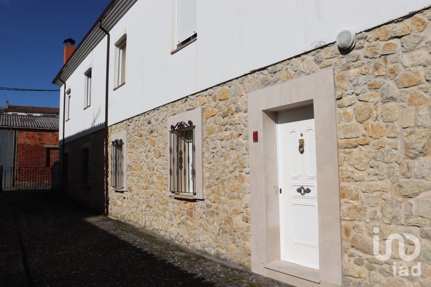 Casa 7 habitaciones de 422 m² en La Ercina (24870)