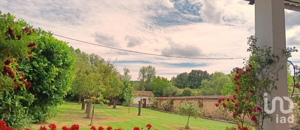 Casa 7 habitaciones de 422 m² en La Ercina (24870)