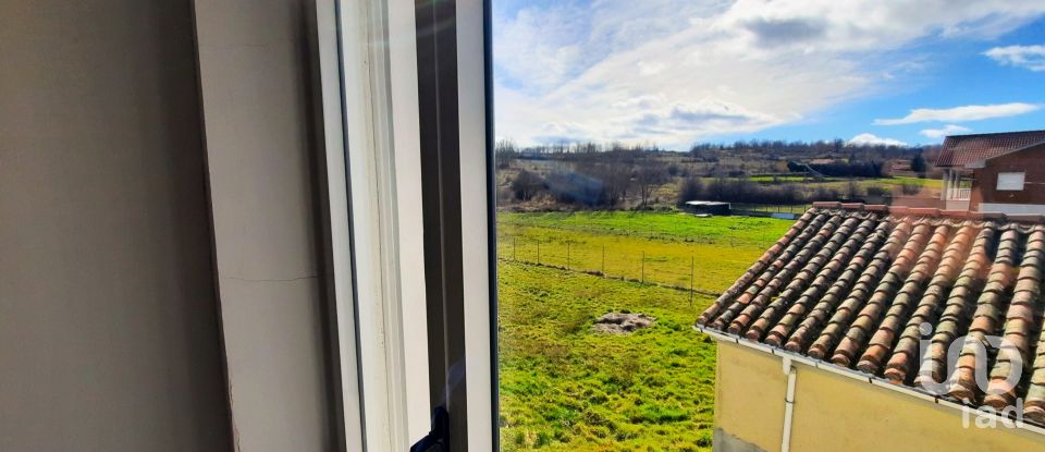 Casa 7 habitaciones de 422 m² en La Ercina (24870)