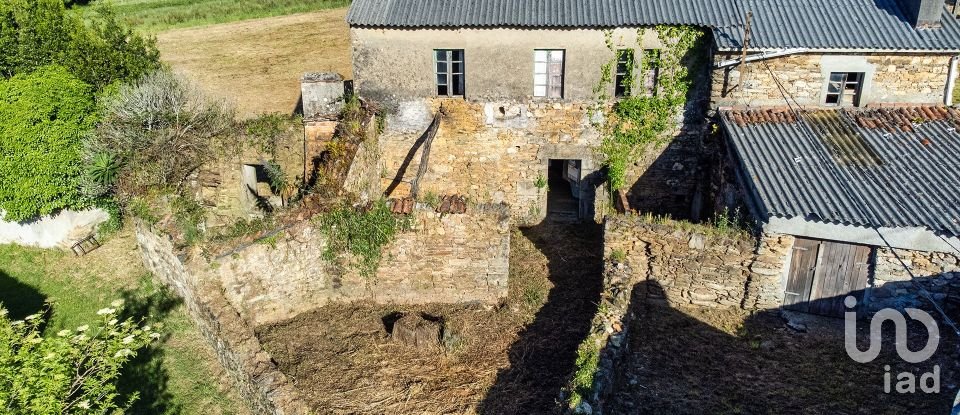 House 4 bedrooms of 206 m² in Magalofes (15509)