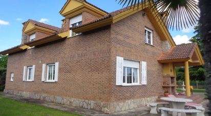 Apartment in house 6 bedrooms of 220 m² in Villaverde de Abajo (24890)